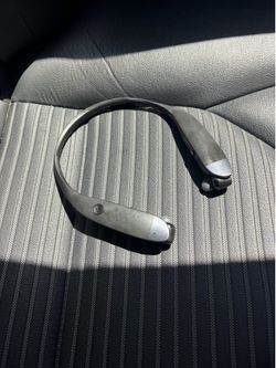 Insignia NS-CAHBTEBNC-B wireless, noise-canceling behind-the-neck headphones