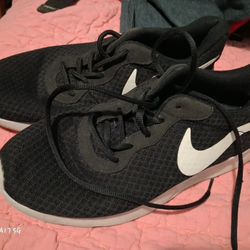 Nike women's Black & White Tanjun