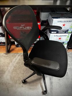 Black Mesh Office Chair with Armrests