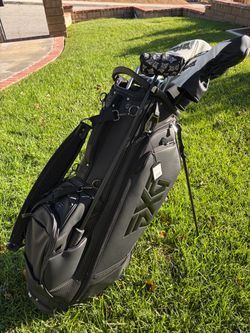 NEW! Complete Golf Set - DEAL!!