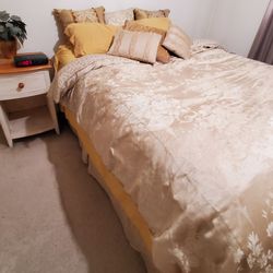 Queen mattress and box springs - moving