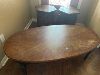 Hard wood: Drexel 1960’s large oval coffee table two matching end tables. Nice hard wood and design.