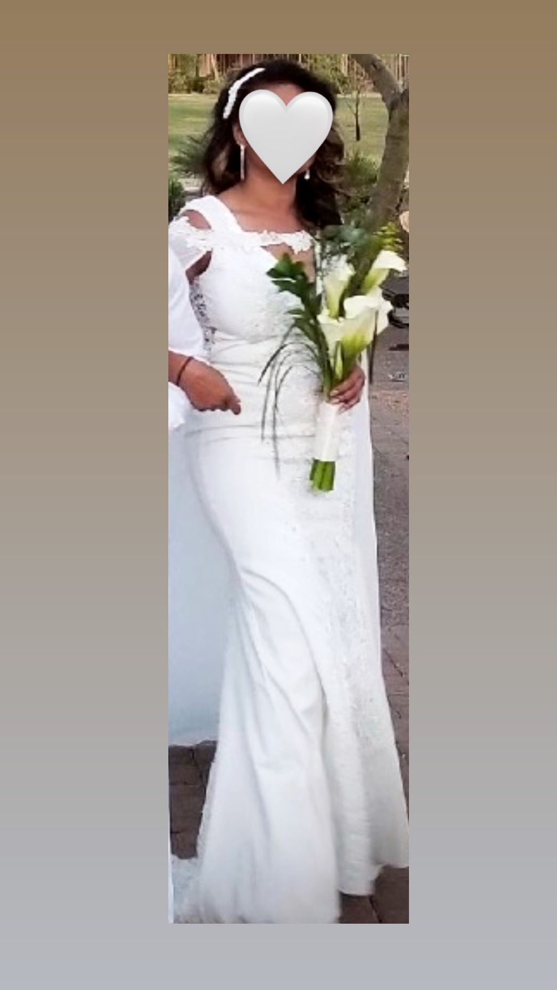 Like New!! Beautiful Wedding Dress — size: 10