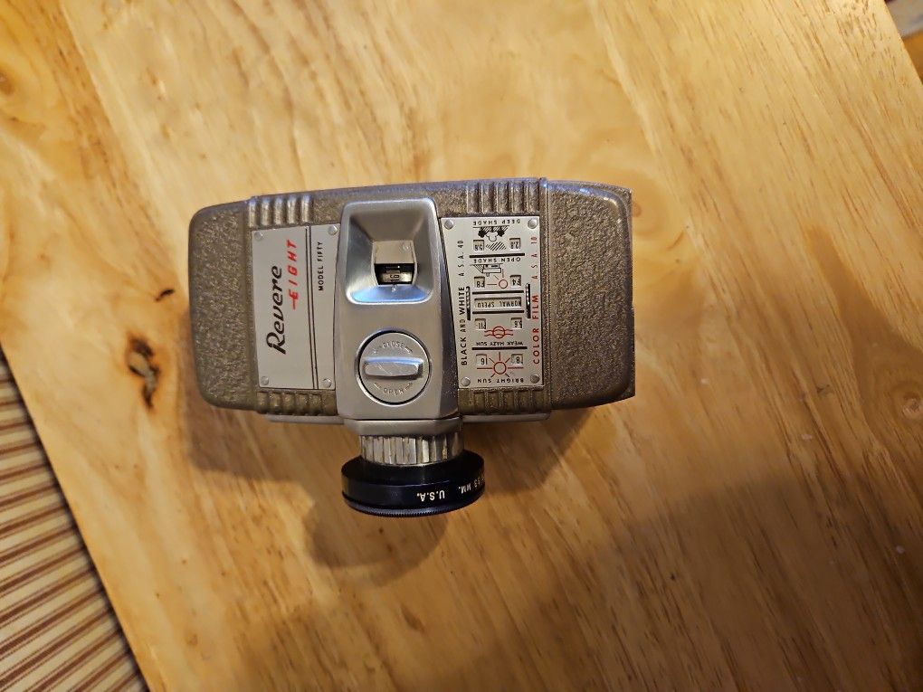 Vintage Revere Eight Model 50 Fifty Cine Movie Camera 8mm Winds Rolls Dials & Switches