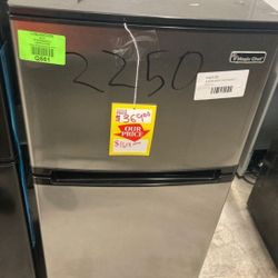 Magic Chef Refrigerator ❄️ Chef HVdr430st