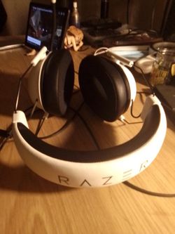 "RAZOR" Gaming Headphones With Mic ,adjustable Volume "Works PerfeCt Like New Condition $30.
