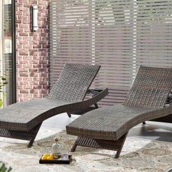 New 2 Lounge Chairs For Swimming Pool I Have Brown And Black Price is Firm