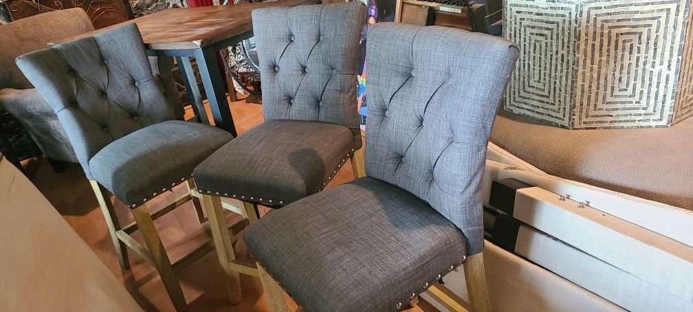 3 Bar Stools... Excellent Shape