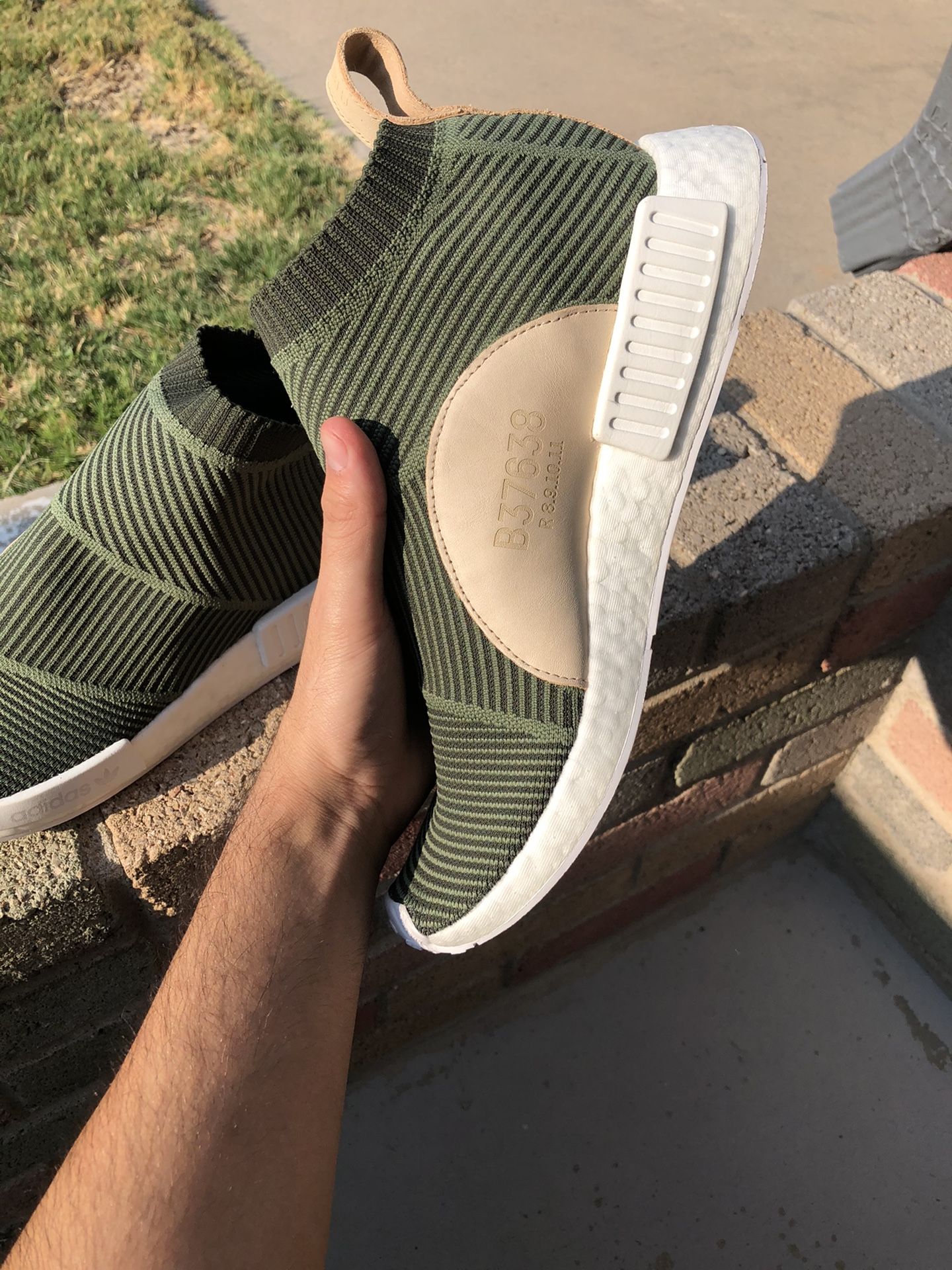 Nmd r1 primeknit night cargo size 10