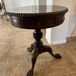 Round Table 25” Wide 29.5 Height