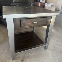 ASHLEY FURNITURE END TABLES! SET OF 2! 