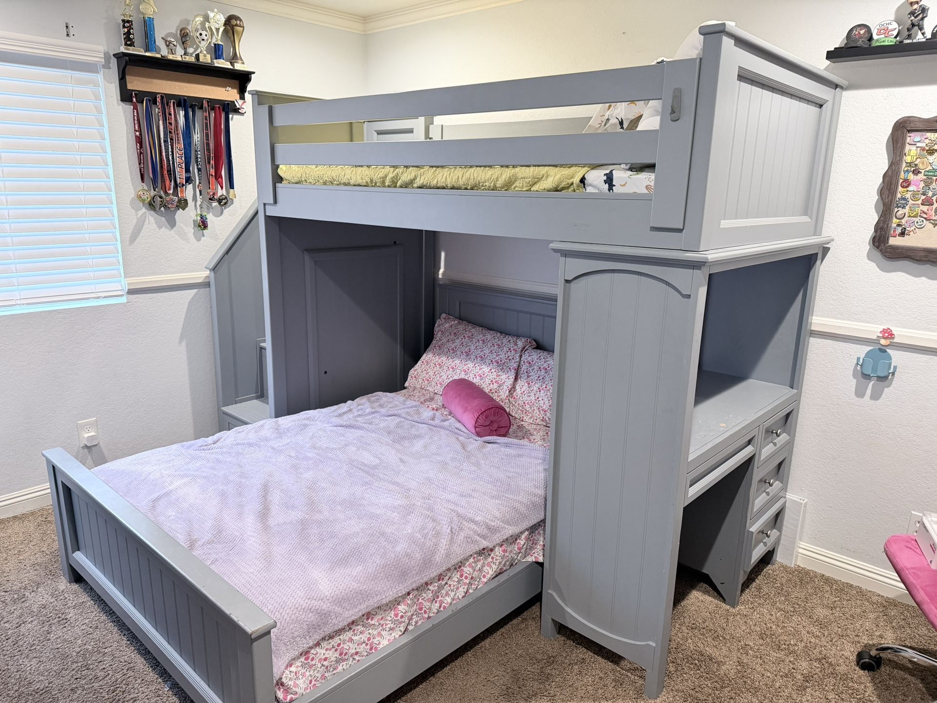 🎉 Kids Loft Bunk Bed w/ Full Bottom Bed, Twin Top, Storage Stairs & Built-In Desk – $800 (Bedding NOT Included)