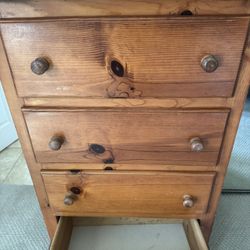 Dresser With 4 Drawers