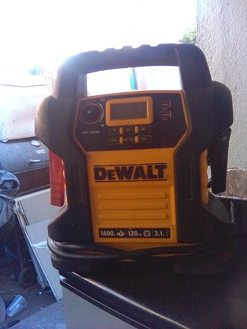 DeWalt Battery Jumper