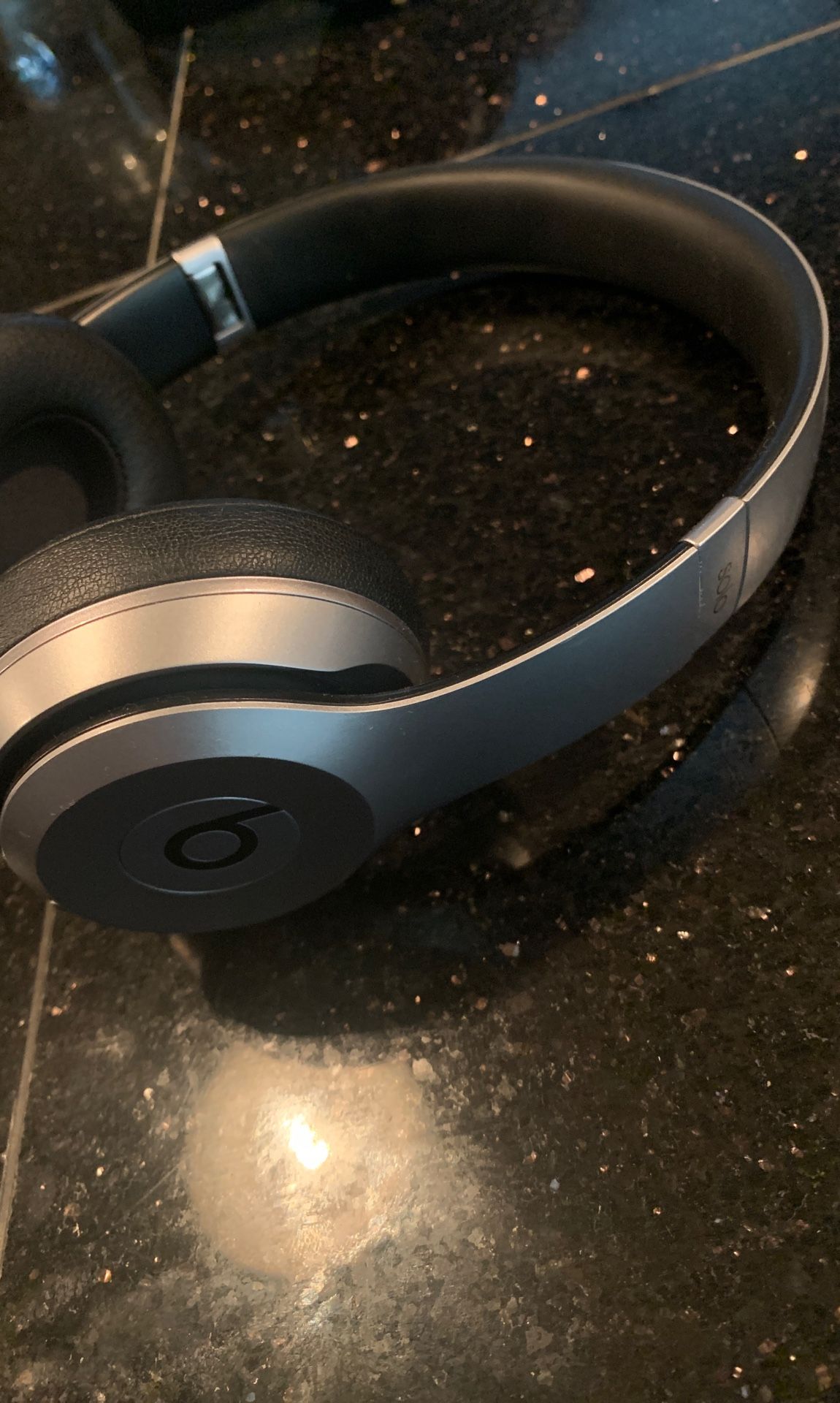 Special Edition Sliver Beats Solo 2 Wireless Headphones