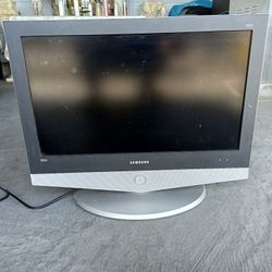 SAMSUNG TV 22 INCH. WORKS FINE. $40