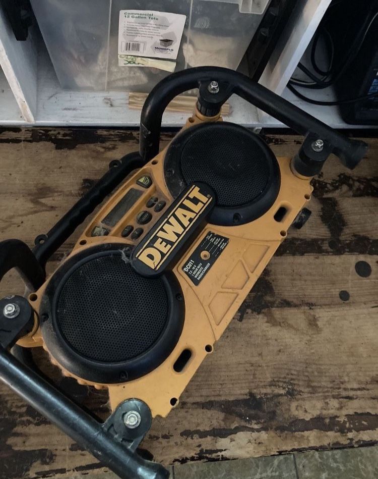 DEWALT JOBSITE RADIO