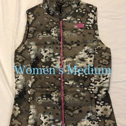NORTH FACE / LIMITED EDITION / Pink Camo Vest / WARM & INSULATED Thin Puffy Coat Jacket / Women's Medium (M) / Retails $180 +Tax / Brand New w/o Tags!