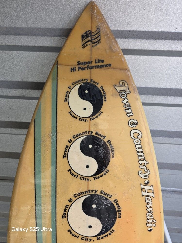 🏄♂️ FOR SALE: Vintage Town & Country “Super Lite Hi Performance” Surfboard – Made in Hawaii 🇺🇸🌺