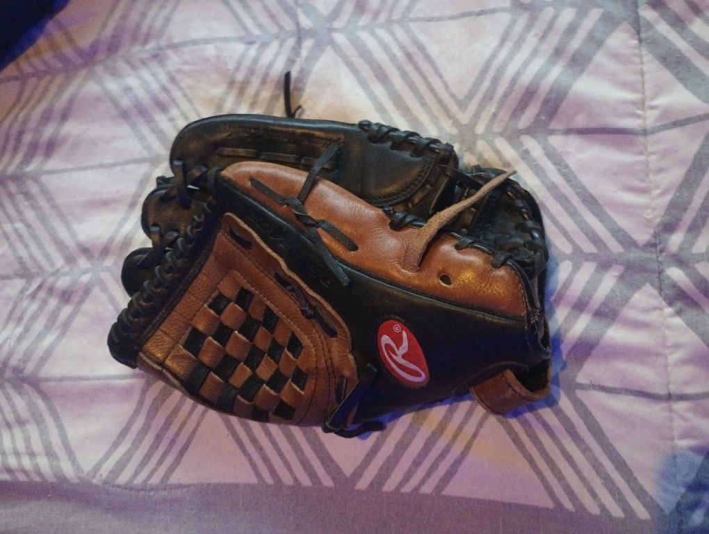 Rawlings Baseball Glove