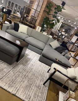 Gray L-SHAPE//Oversized right side chaise //Livingroom furniture//same day delivery