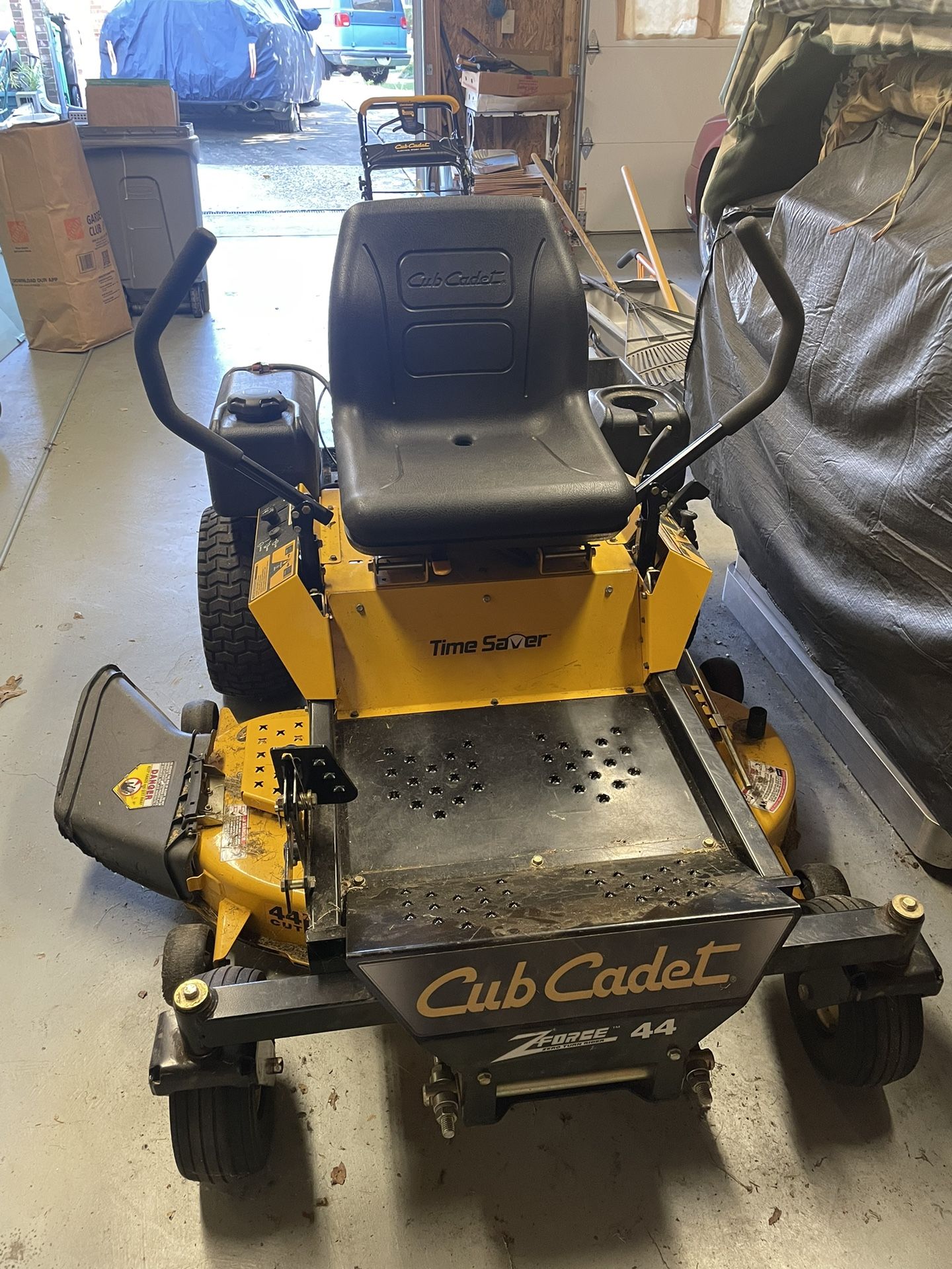 Cub Cadet ZForce 44 Hydrostatic Zero-Turn riding mower