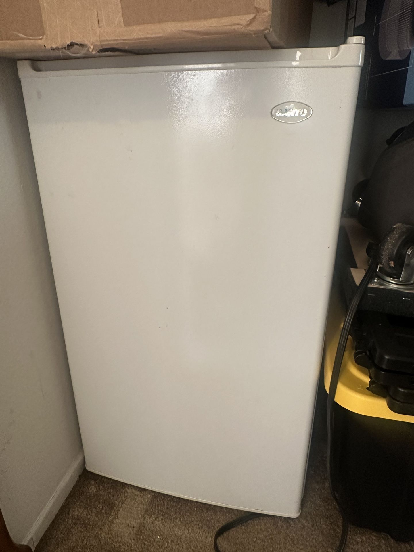 Sanyo Mini Fridge