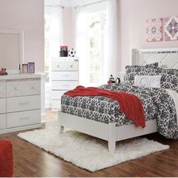 Ashley’s Furniture Bedroom Set White