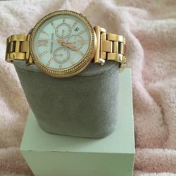 Pre Owned Michael Kors  Gold Tone Stainless Steel Watch White Face. Roman Numerals “Bradshaw”