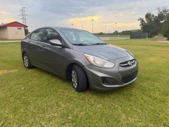 2016 Hyundai Accent · 137k millas · Clean Title · Down desde $1,500