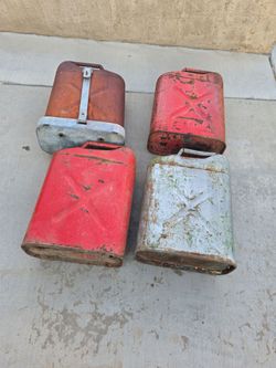 Lot of 4 Vintage US Military 5 Gallon Metal Jerry Cans w/ Bracket