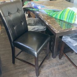 Like New..Dining Table  4 Chairs 1 Bench