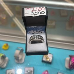 14kt 28.8 Grams Ring With Diamonds 