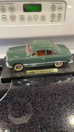 1/19 Scale Mira SoLido Collectible  49 Ford Berline 