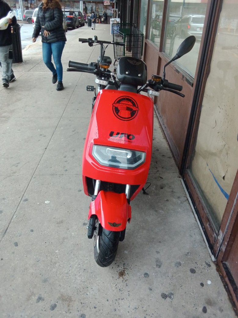 Motora. Electrica 60 Voltios De Batería Iithium