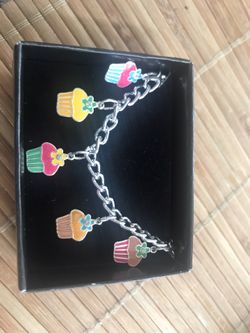Child cupcake bracelet NEW never worn