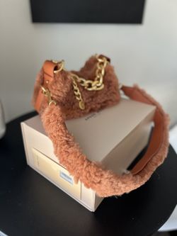 APEDE MOD -new “Small Lunch Box Pouch” fur bag in orange clay