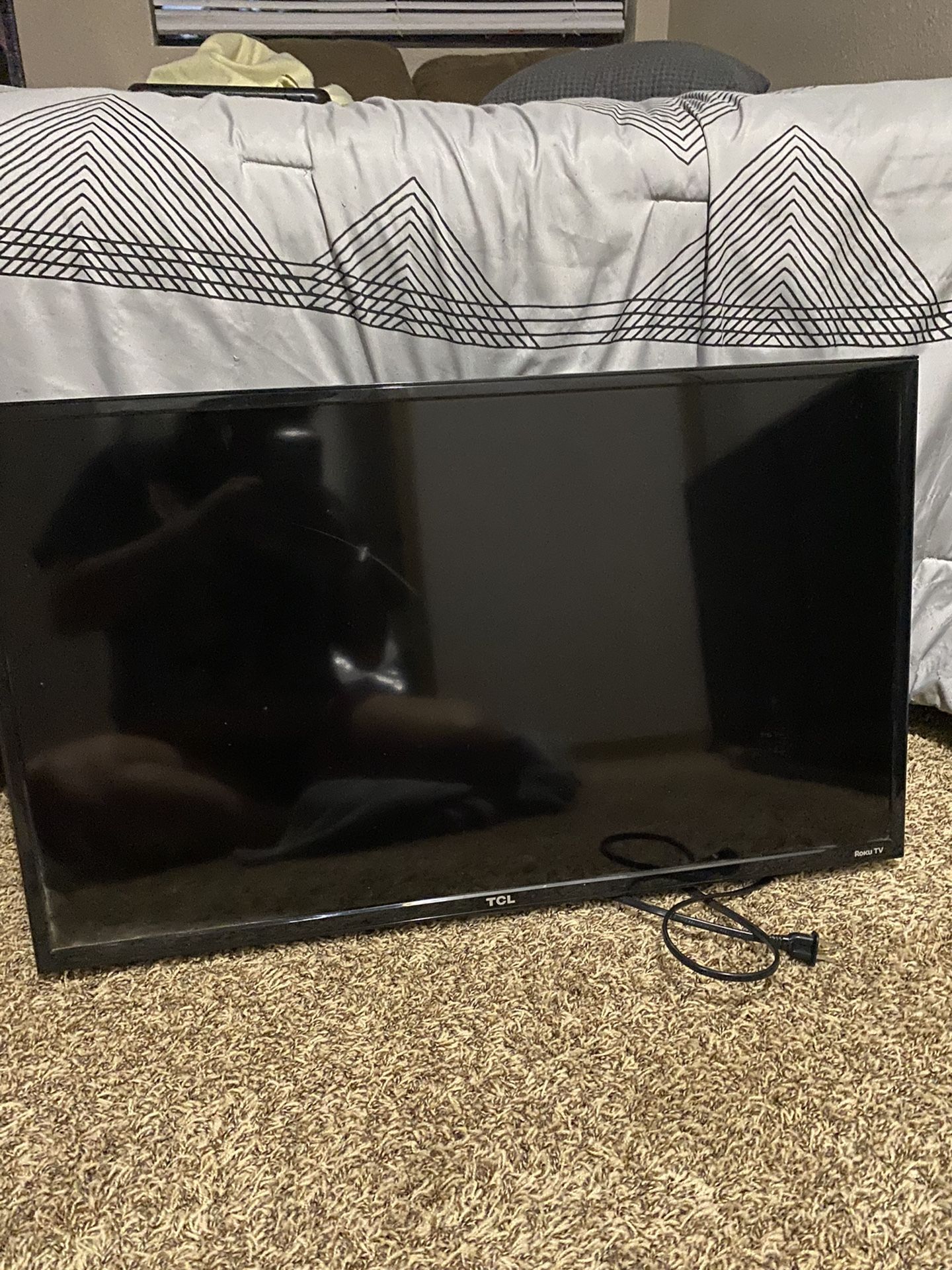 32 Inch Tv With Mount On The Back 