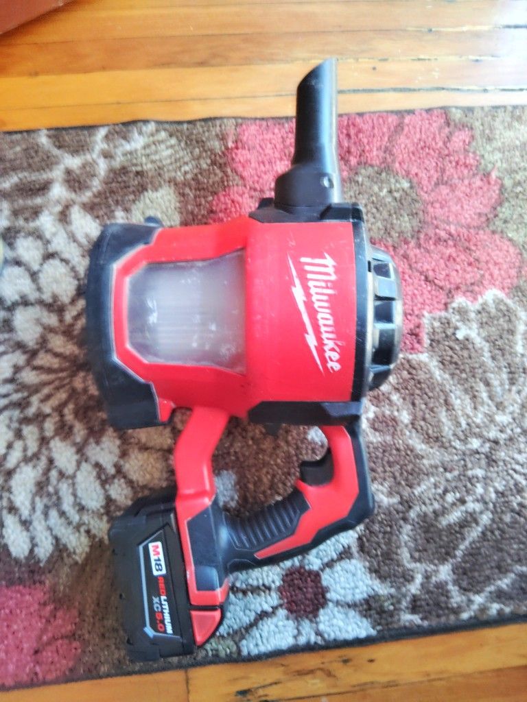 Milwaukee Compact Vacuum