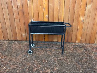 Raised garden bed ( only used 2 months)