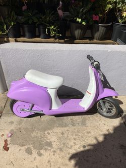 Pink Razor  Moped 