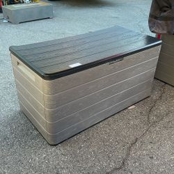 Lifetime 165 Gallon Deck Box 