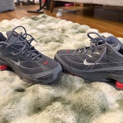 Brand New Nike Shox Smoke Grey University Red