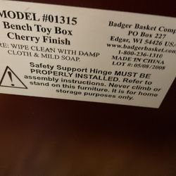 A Good , Wooden Toy Box Bench, Old , Vintage , In Good Condition  (NO SHIPPING)