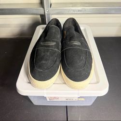 Globe slip on shoes