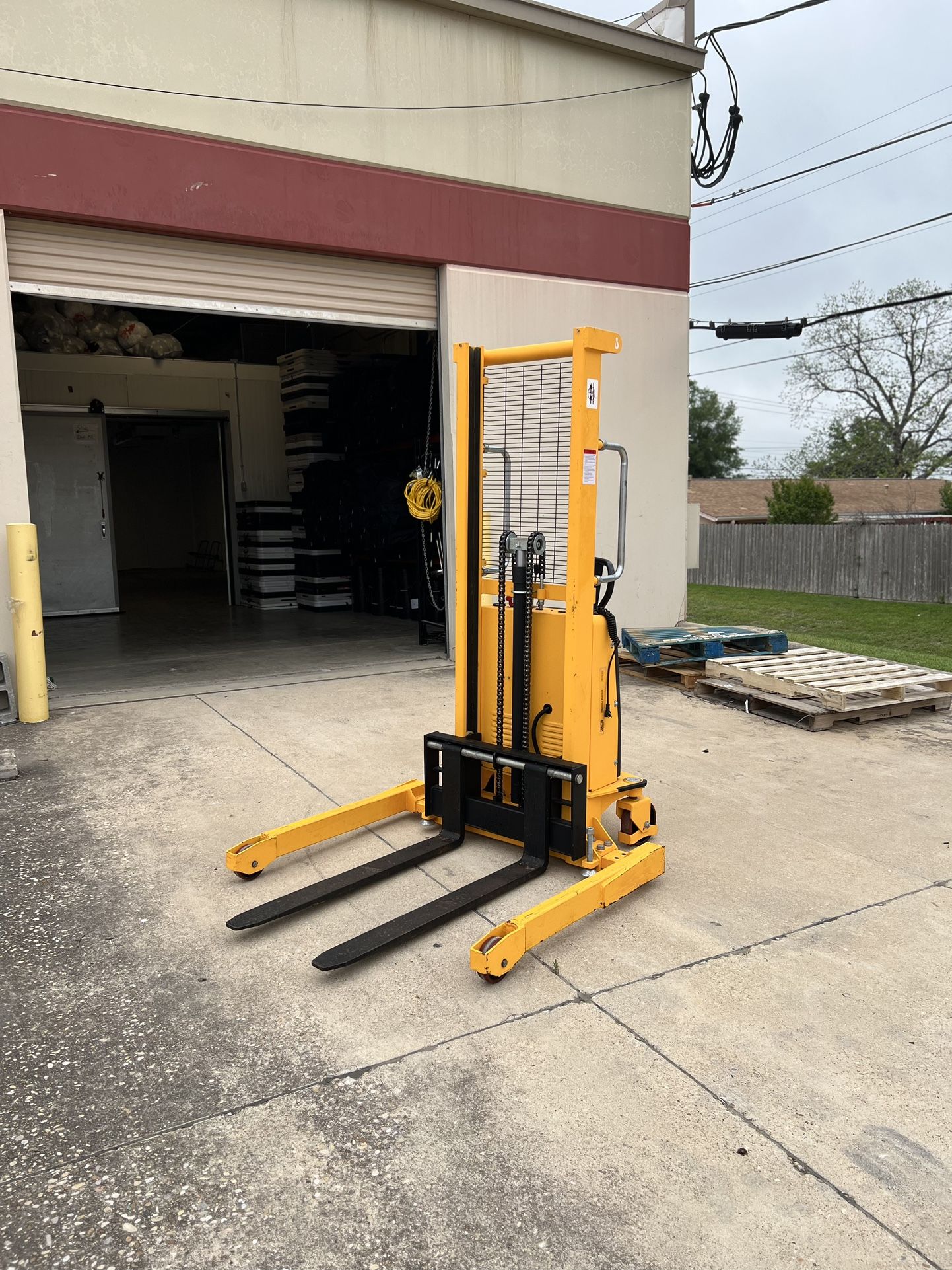 Semi Electric Straddle Stacker