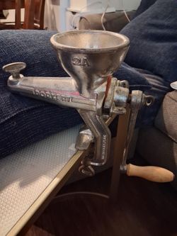 Meat grinder  (manual)