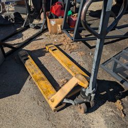 Pallet Jacks 