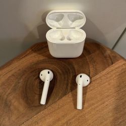 Apple Airpods 1st Gen.  Its Original