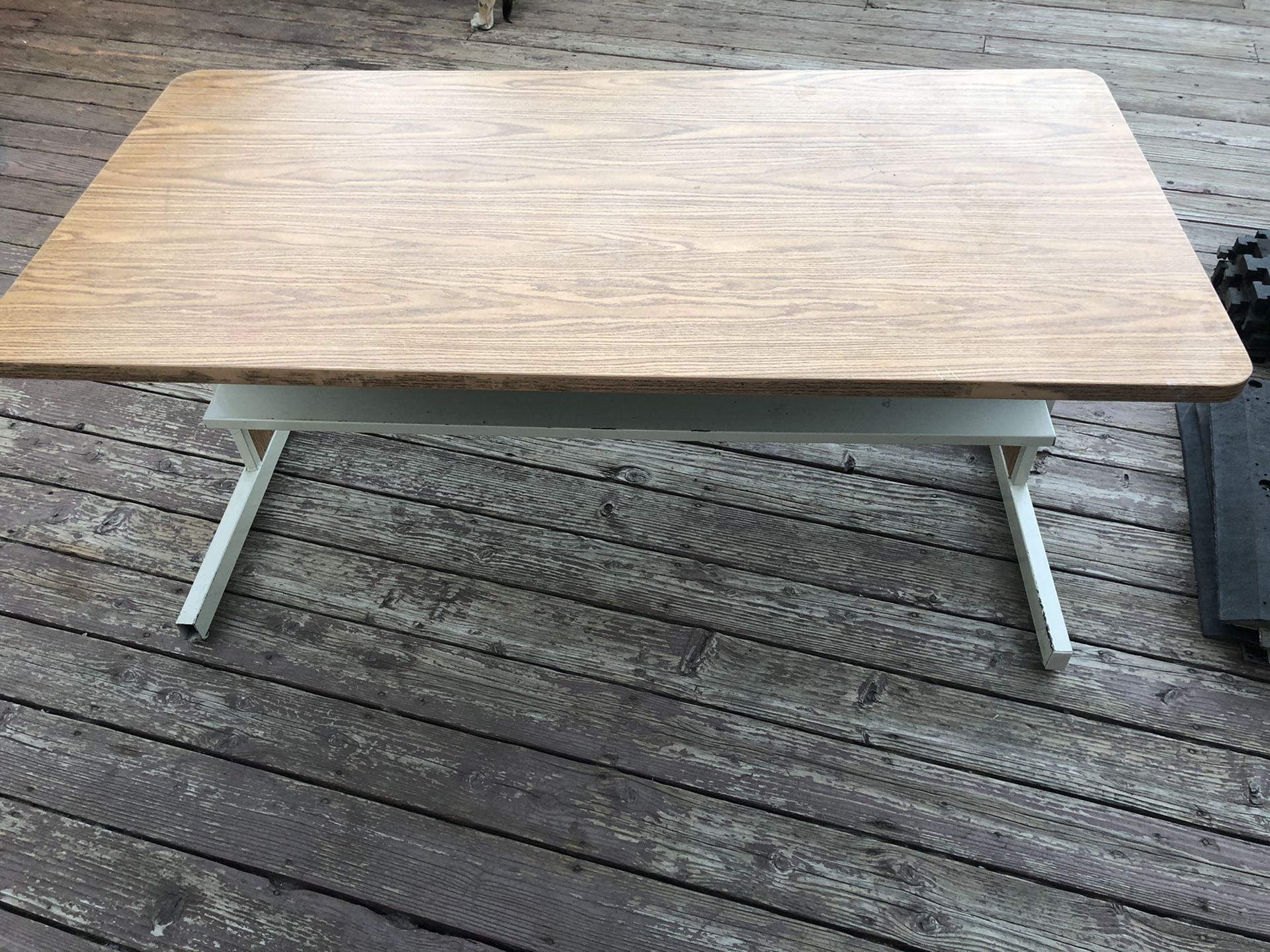Durable desk for kid with build in drawers